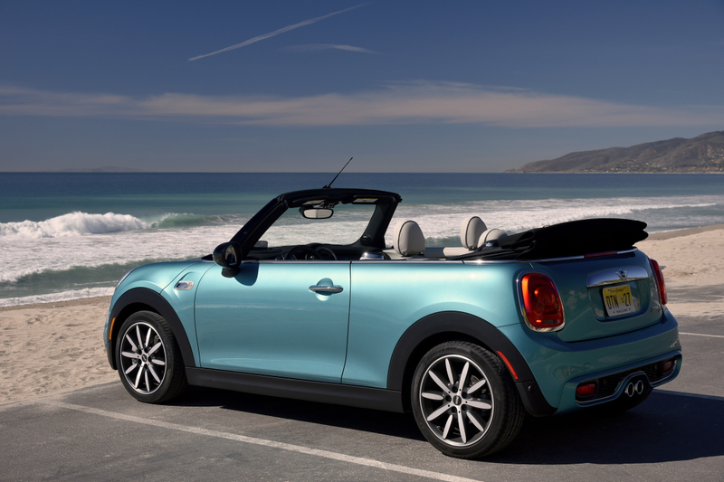 Illustration for article titled The 2016 Mini Cooper S Convertible Is A Huge Dose Of Fun With The Price Tag To Match